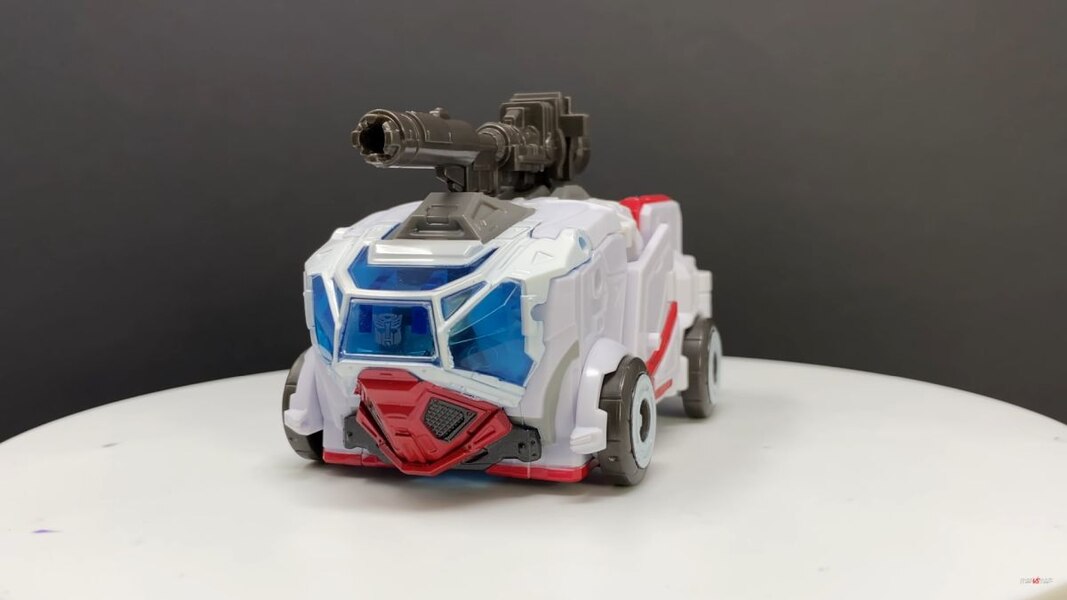 Transformers Bumblebee Movie Studio Series Ratchet In Hand Image  (27 of 45)